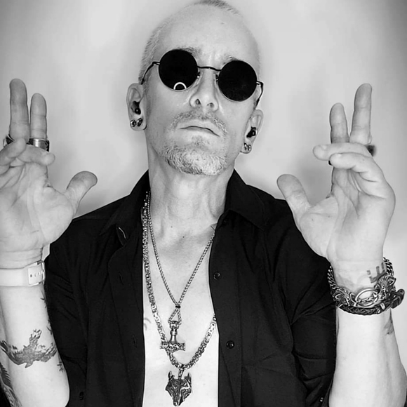 Meet your Posher, Aaron - Picture 1 of 10